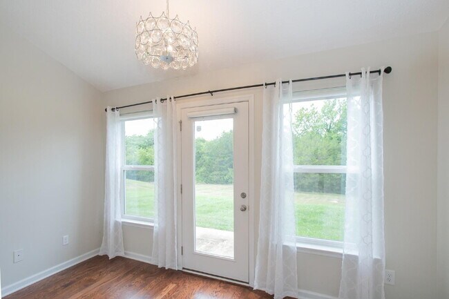 Building Photo - Single-level 2-bed, 2-bath townhome in 55+ community with pool, clubhouse, fitness center and gro...
