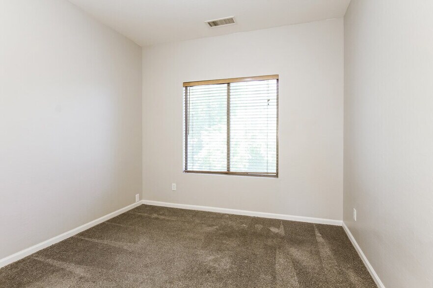 Building Photo - 2075 S Illinois Pl
