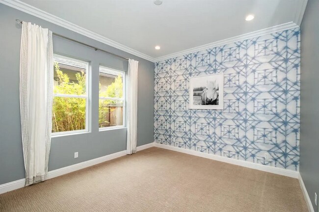 Building Photo - 583 Crescent Ln