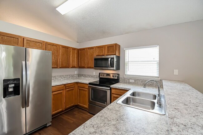 Building Photo - 2741 Acorn Park Dr N