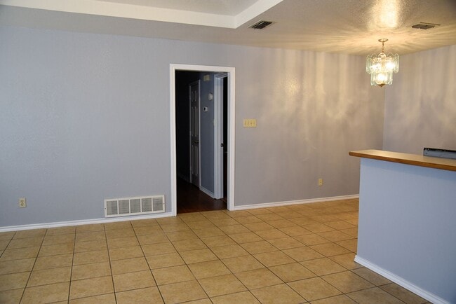 Building Photo - Spacious 3 Bedroom 2 Bath duplex Decatur TX