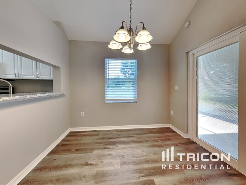 Building Photo - 528 Little Lake Ct