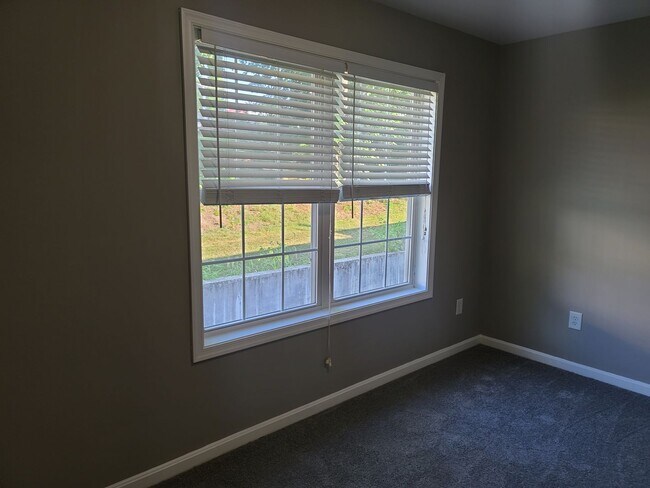 Building Photo - 3 Bedroom Townhouse for Rent in Waynesboro!