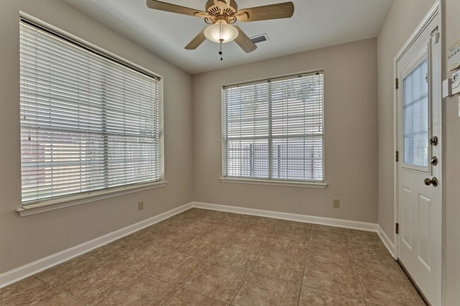 Building Photo - 15 W Stony End Pl