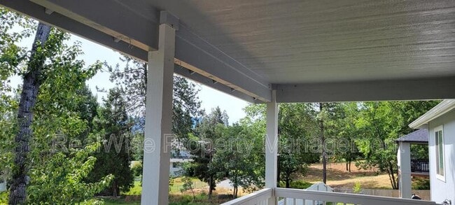 Building Photo - 1775 Daffodil Ln