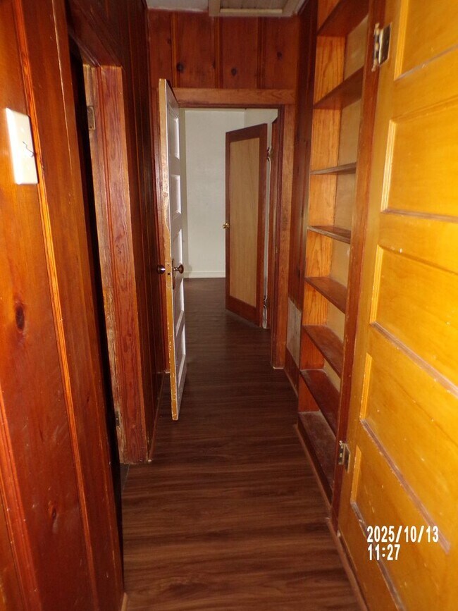 Building Photo - Very nice two-bedroom home located in the Walters area! One Dog under 20 lbs with owner approval!