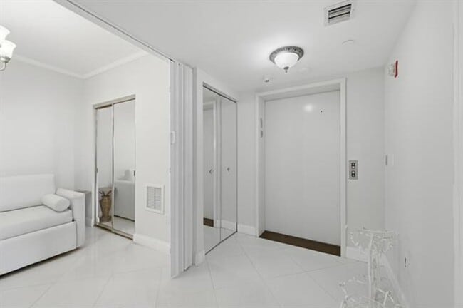 Building Photo - 9595 Collins Ave
