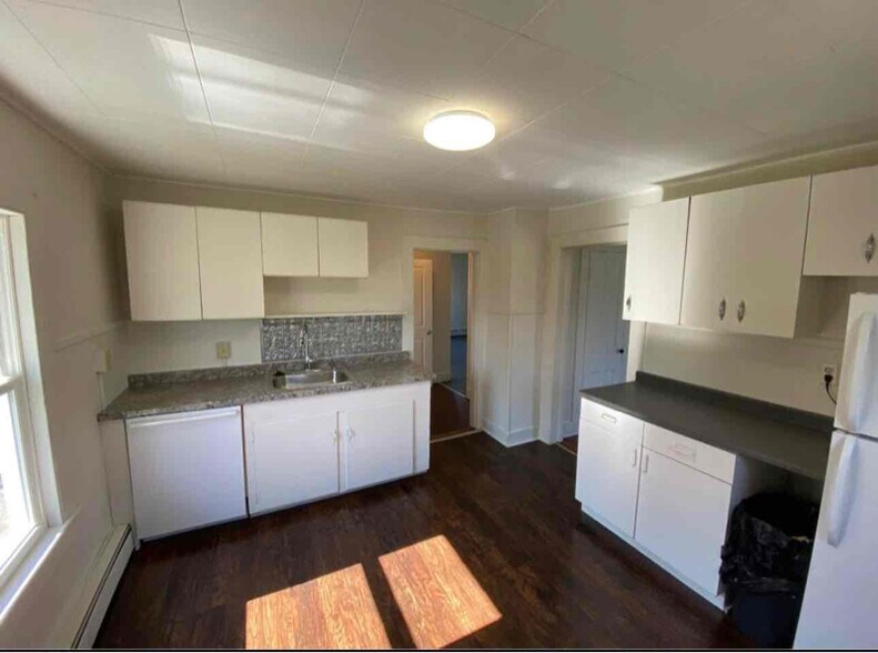 Building Photo - 127 Perry St