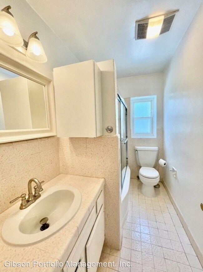 Building Photo - 2 br, 1 bath House - 155 N El Camino Real #5