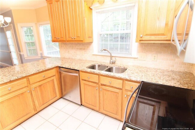 Building Photo - 2021 Shadow Creek Dr