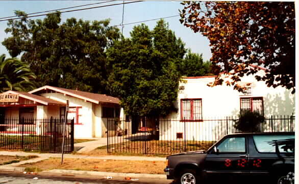 Building Photo - 853 W 97th Street