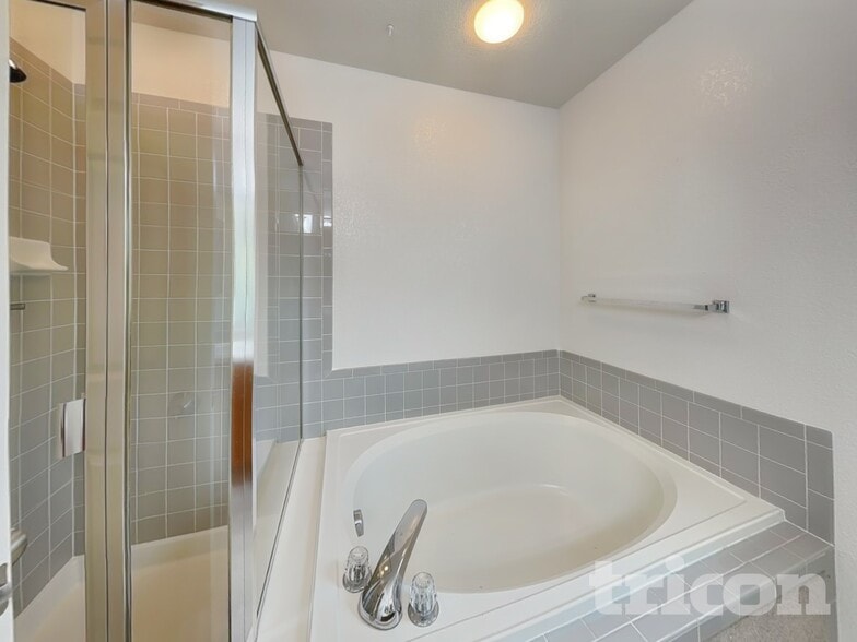 Building Photo - 4843 S Liverpool Cir