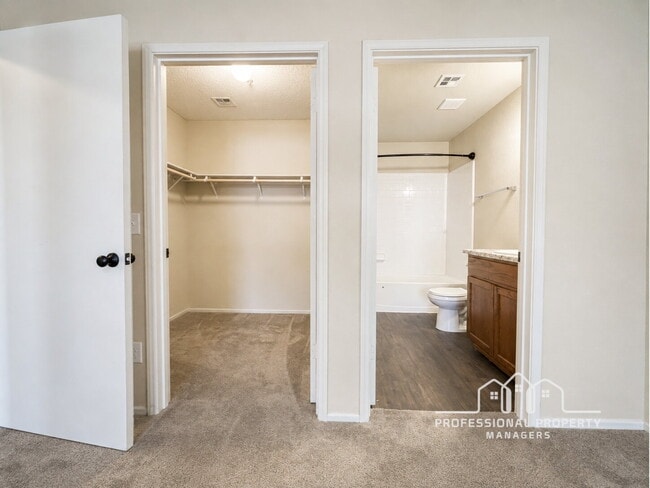 Building Photo - For Rent: 3-bedroom, 2-bathroom home in Desert Sky