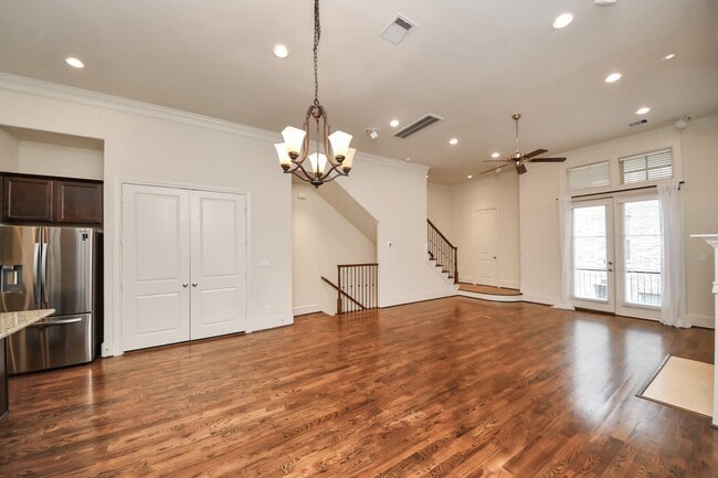 Building Photo - 2061 Fannin Station N