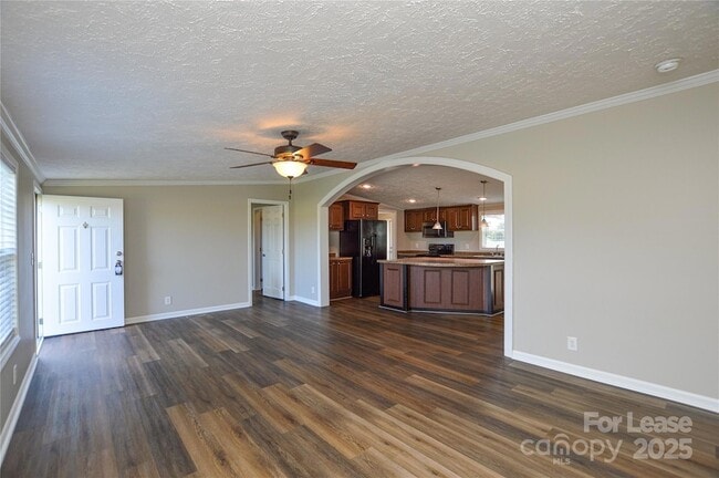 Building Photo - 711 W C J Thomas Rd