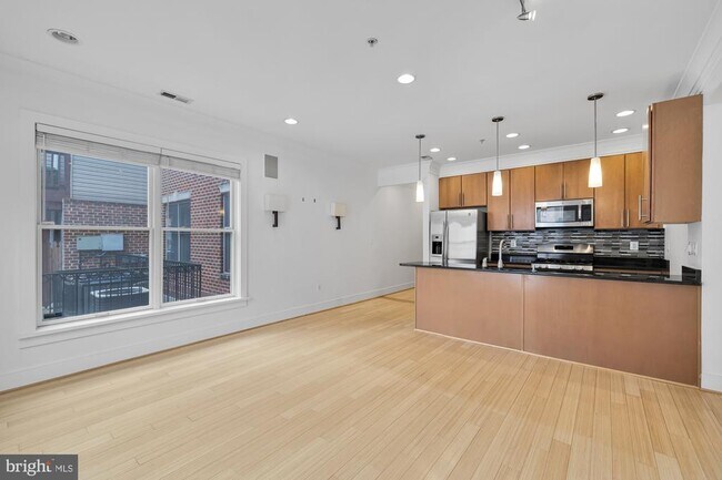 Building Photo - 449 R St NW