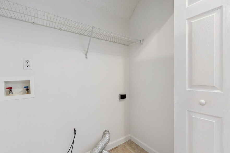 Washer & Dryer Closet and hook up - 268 Southlake Dr