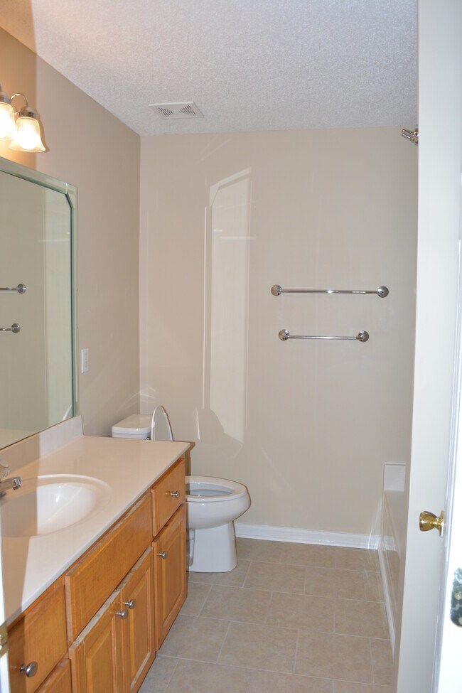 Building Photo - 204 Tyson Glen Dr