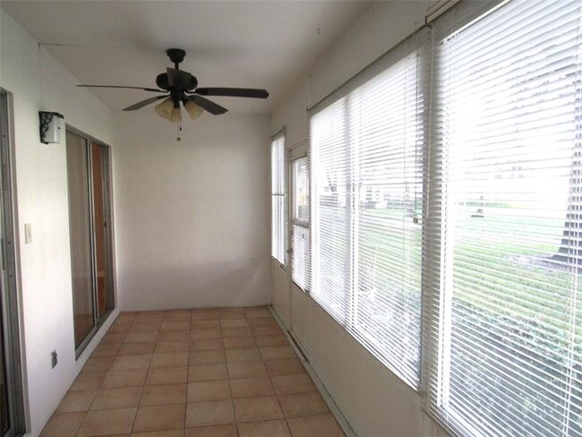 Building Photo - 2804 Victoria Way