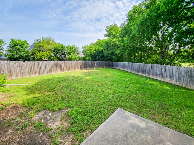 Building Photo - TOTALLY UPDATED & Spacious 4/2/2 in Fort Worth