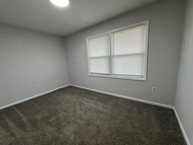 Building Photo - 462 Woodhaven Rd