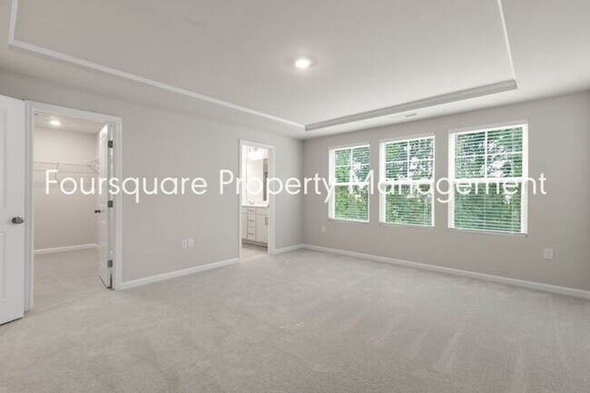 Building Photo - Spacious End-Unit Townhome with 2nd Floor Loft, Screened-In Porch & 2-Car Garage , High-Speed Int...
