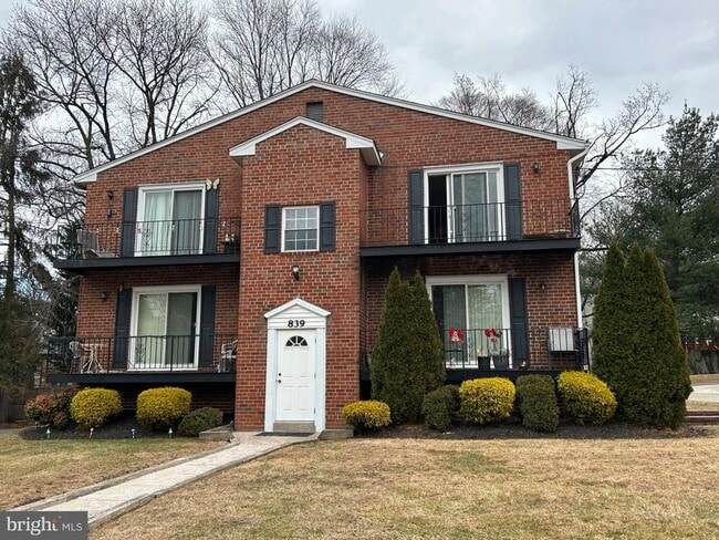Building Photo - 839 Garrett Ln