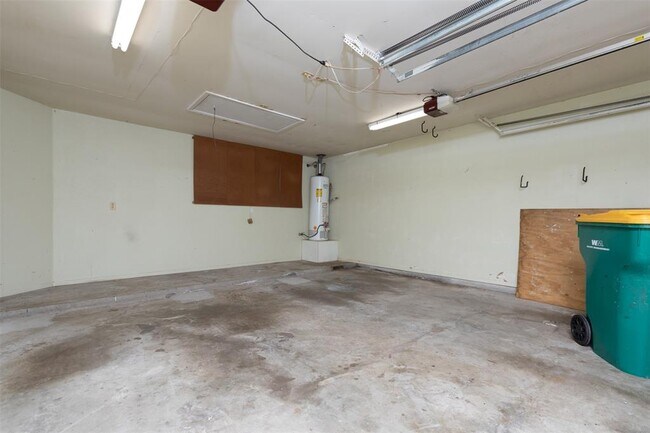 Building Photo - 2935 Auburn Dr