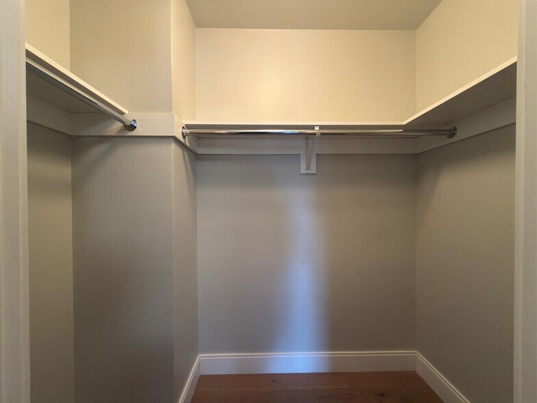 Building Photo - 15 Central St