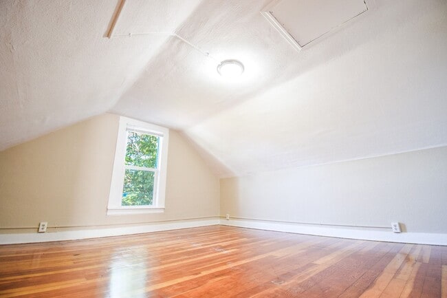 Building Photo - Beautiful 4 Bed 2 Bath Home in NE Portland!