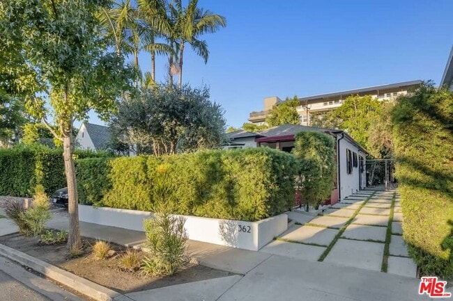 Building Photo - 362 Westbourne Dr