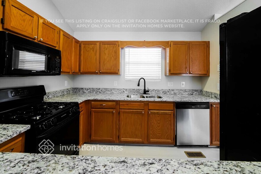 Building Photo - 4350 Yellow Rose Dr