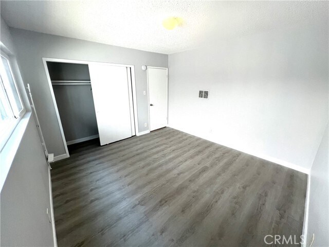 Building Photo - 620 W 82nd St