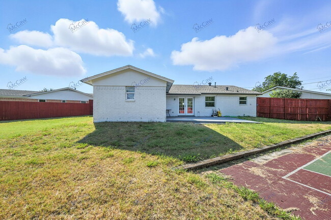 Building Photo - 2109 Jeannette Ct