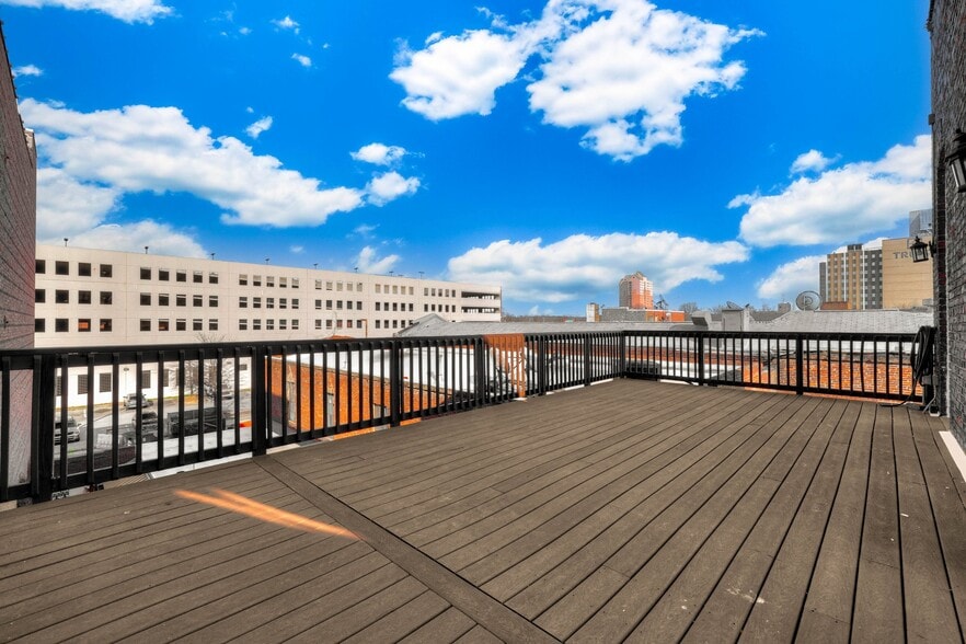 Building Photo - 929 Broad St