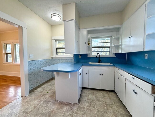 Building Photo - 0130-01