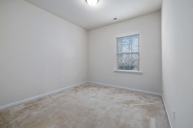 Building Photo - Move-In Ready Highland Creek Beauty! 4BR + Office + Den + Loft | Private Pond View & Top Communit...