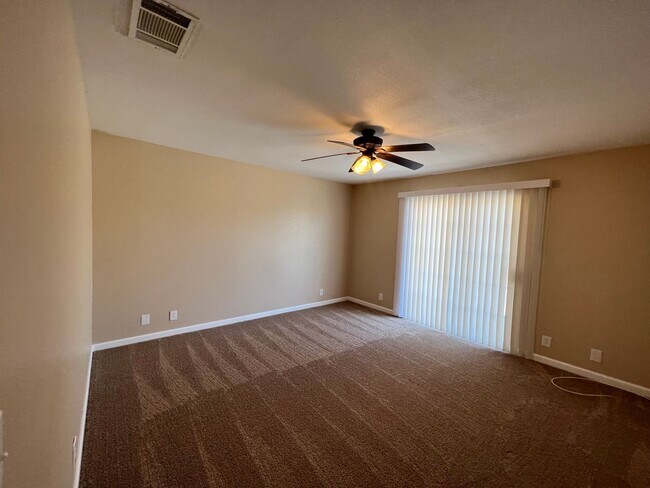 Building Photo - Apple Valley Desert Knolls