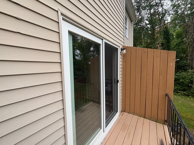 Building Photo - 266 Endicott St N