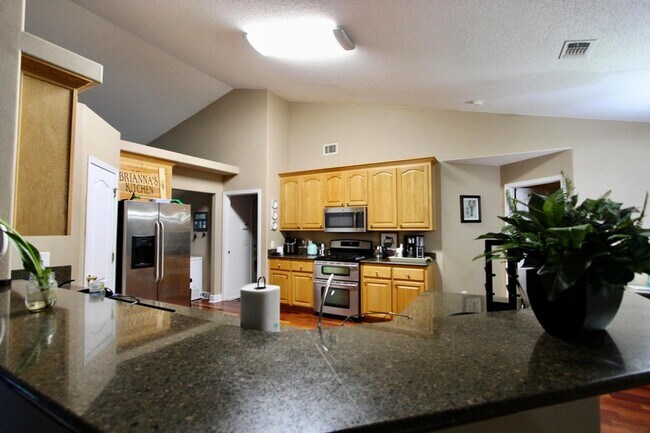 Building Photo - 624 Territory Ln