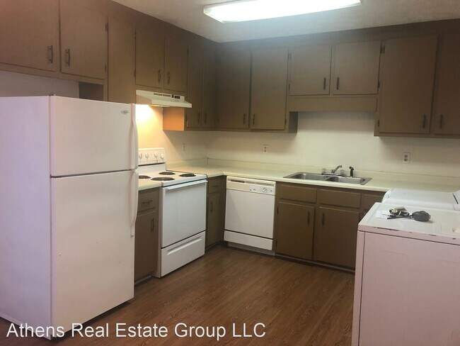 Building Photo - 2 br, 1 bath House - 410 Timothy Road