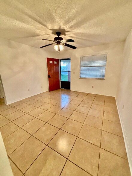 Building Photo - 24 Oriole Cir