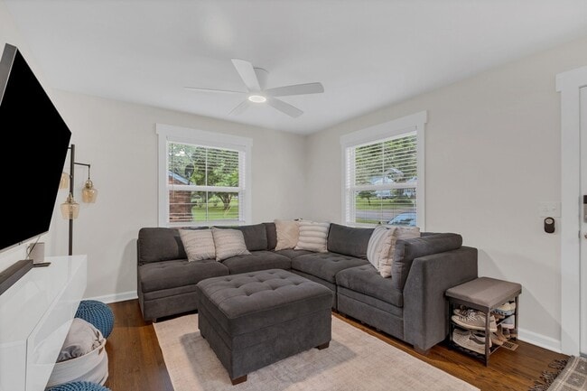 Building Photo - 2929 Emery Dr