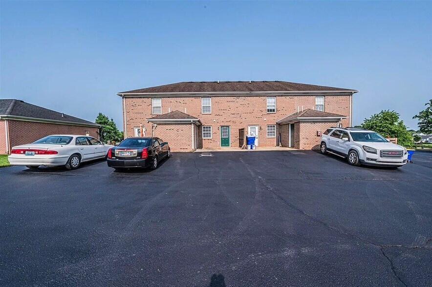 Building Photo - 126 Candle Ct