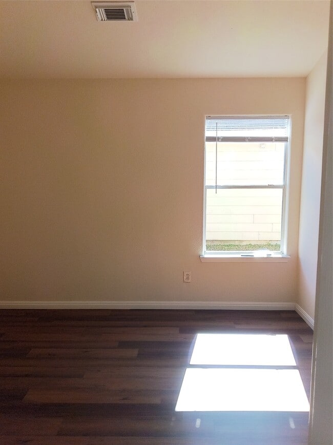 Building Photo - 7622 Yucca Field Dr