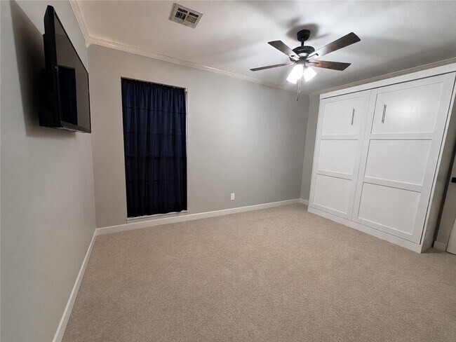 Building Photo - 220 Bluff Dr