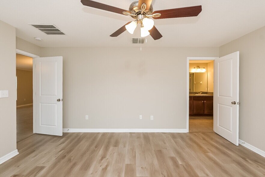 Building Photo - 204 Archcliffe Point Pl