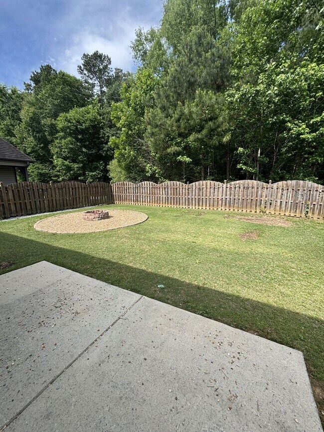 Building Photo - 3 Bed 2 Bath Home In Westover With A 2 Car Garage