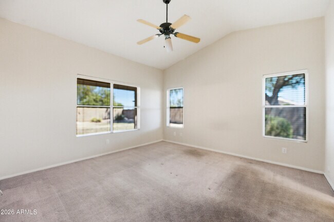 Building Photo - 1025 W Jeanine Dr