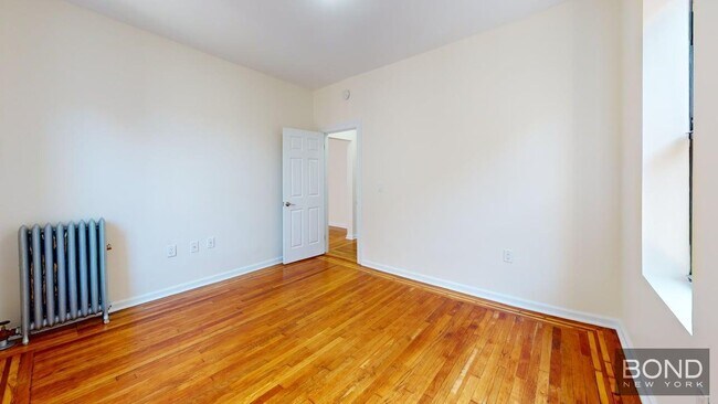 Building Photo - 620 W 171st St